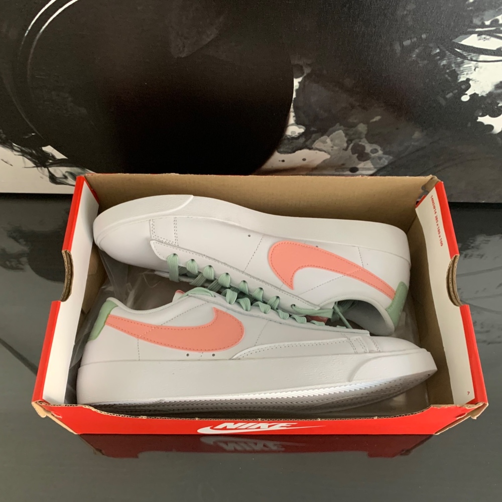 NIKE BAZER LOW LE BLEACHED CORAL | NEW - Picture 7 of 8
